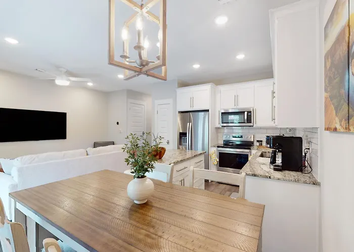 Stylish Dog-friendly Townhome With Firepit & Enclosed Yard - Blocks To Downtown * Pensacola