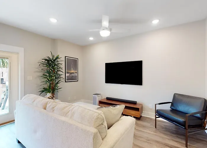 Stylish Dog-friendly Townhome With Firepit & Enclosed Yard - Blocks To Downtown