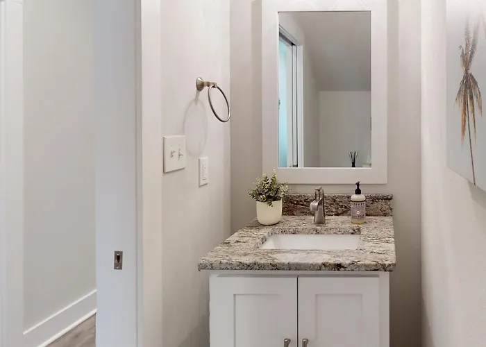 Stylish Dog-friendly Townhome With Firepit & Enclosed Yard - Blocks To Downtown Holiday home Pensacola