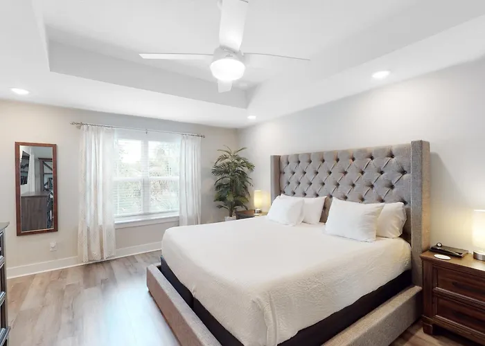 Stylish Dog-friendly Townhome With Firepit & Enclosed Yard - Blocks To Downtown Holiday home Pensacola