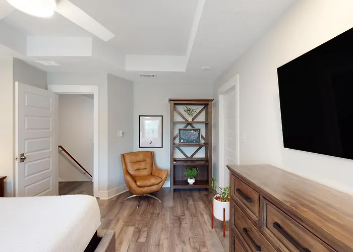 Stylish Dog-friendly Townhome With Firepit & Enclosed Yard - Blocks To Downtown Holiday home *