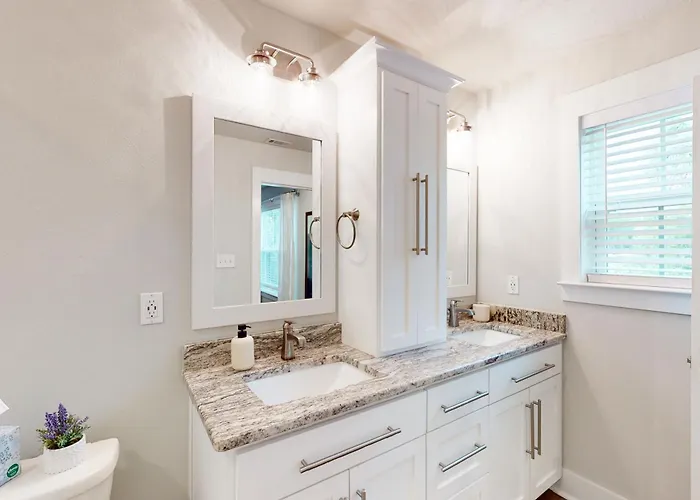 Stylish Dog-friendly Townhome With Firepit & Enclosed Yard - Blocks To Downtown