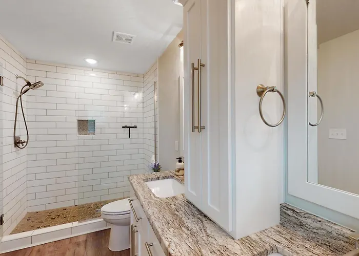 Holiday home Stylish Dog-friendly Townhome With Firepit & Enclosed Yard - Blocks To Downtown